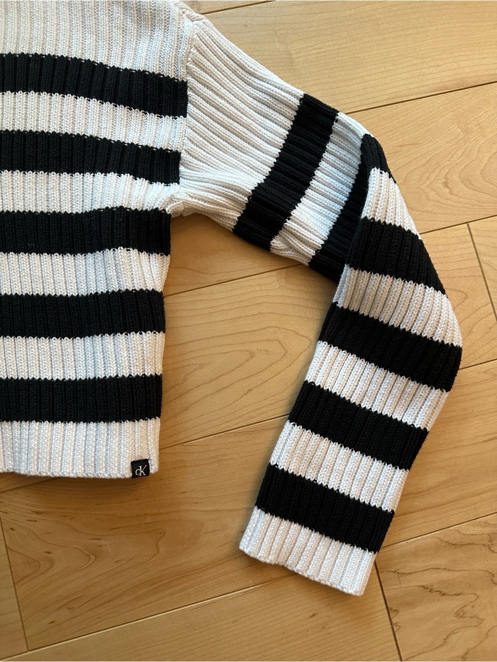 Y2K Vintage 100% Cotton Calvin Klein CK Black/White Cropped Striped Sweater